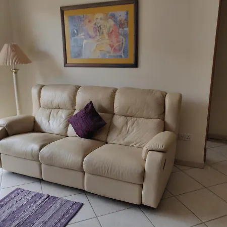 Comfortable Within Minutes Walk Away From Bay アパート メーリッハ