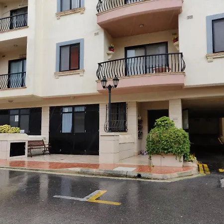 Comfortable Within Minutes Walk Away From Bay メーリッハ