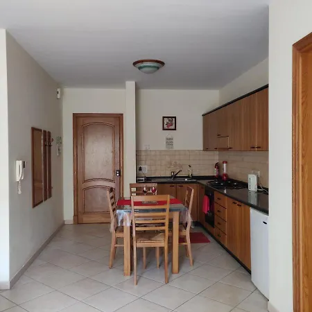 Apartament Comfortable Within Minutes Walk Away From Bay Mellieħa