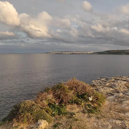 Comfortable Within Minutes Walk Away From Bay Mellieħa
