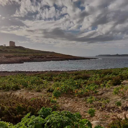 Comfortable Within Minutes Walk Away From Bay *