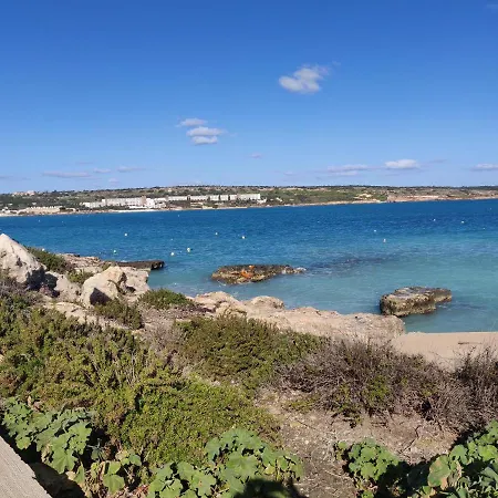 Comfortable Within Minutes Walk Away From Bay Mellieħa